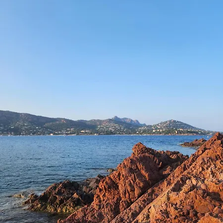 Location 2 Pieces A Agay アパート